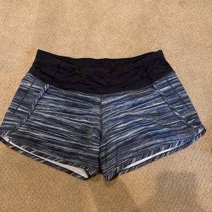 Lululemon Speed Up Mid-Rise Short 4"  Size 6